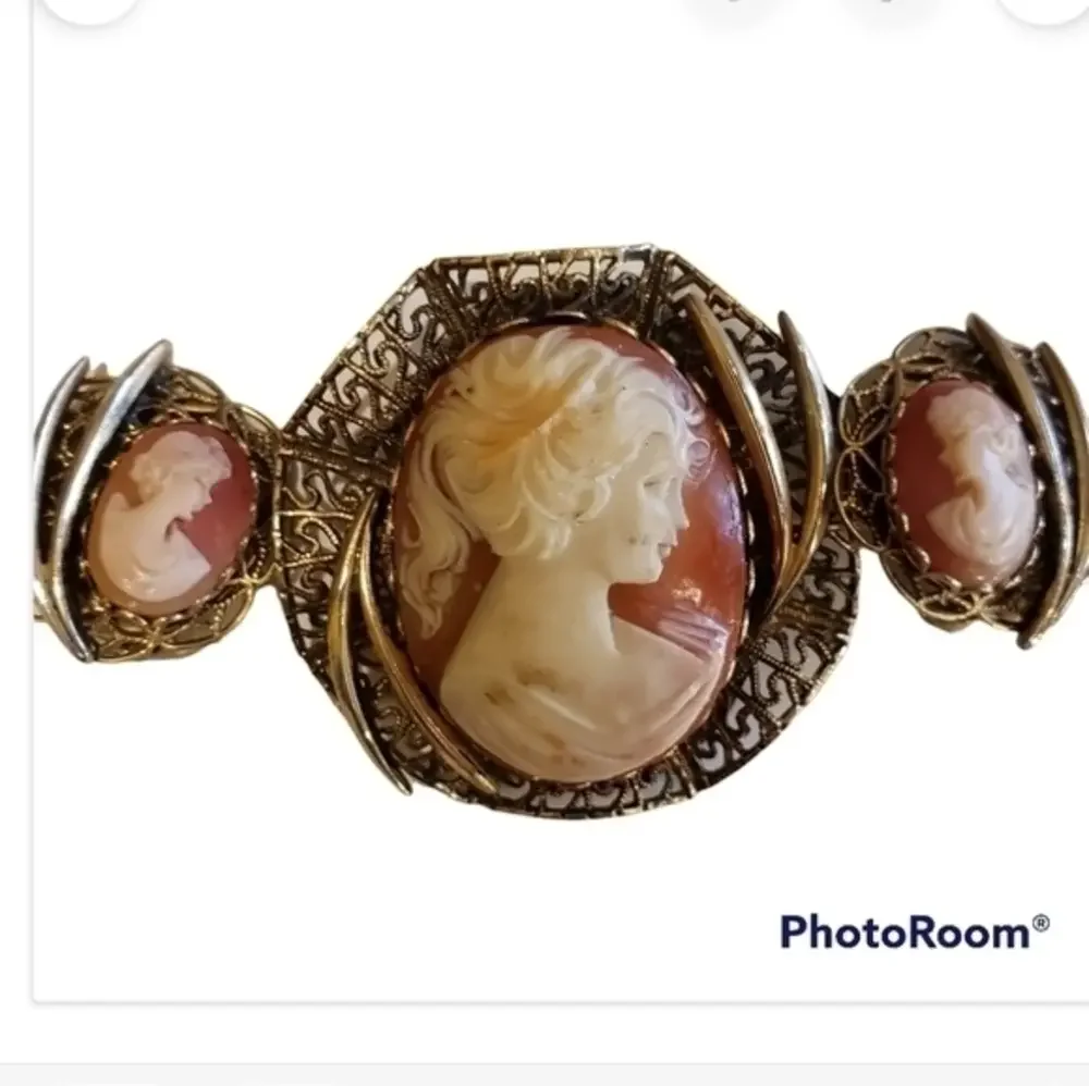 Vintage Cameo‎ and Clip Earring Set